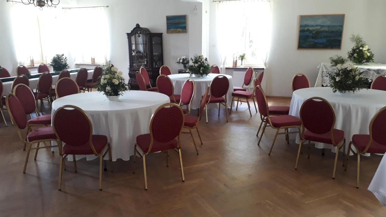 Bed and Breakfast Dwor Strzyzew Zelazowa Wola Esterno foto
