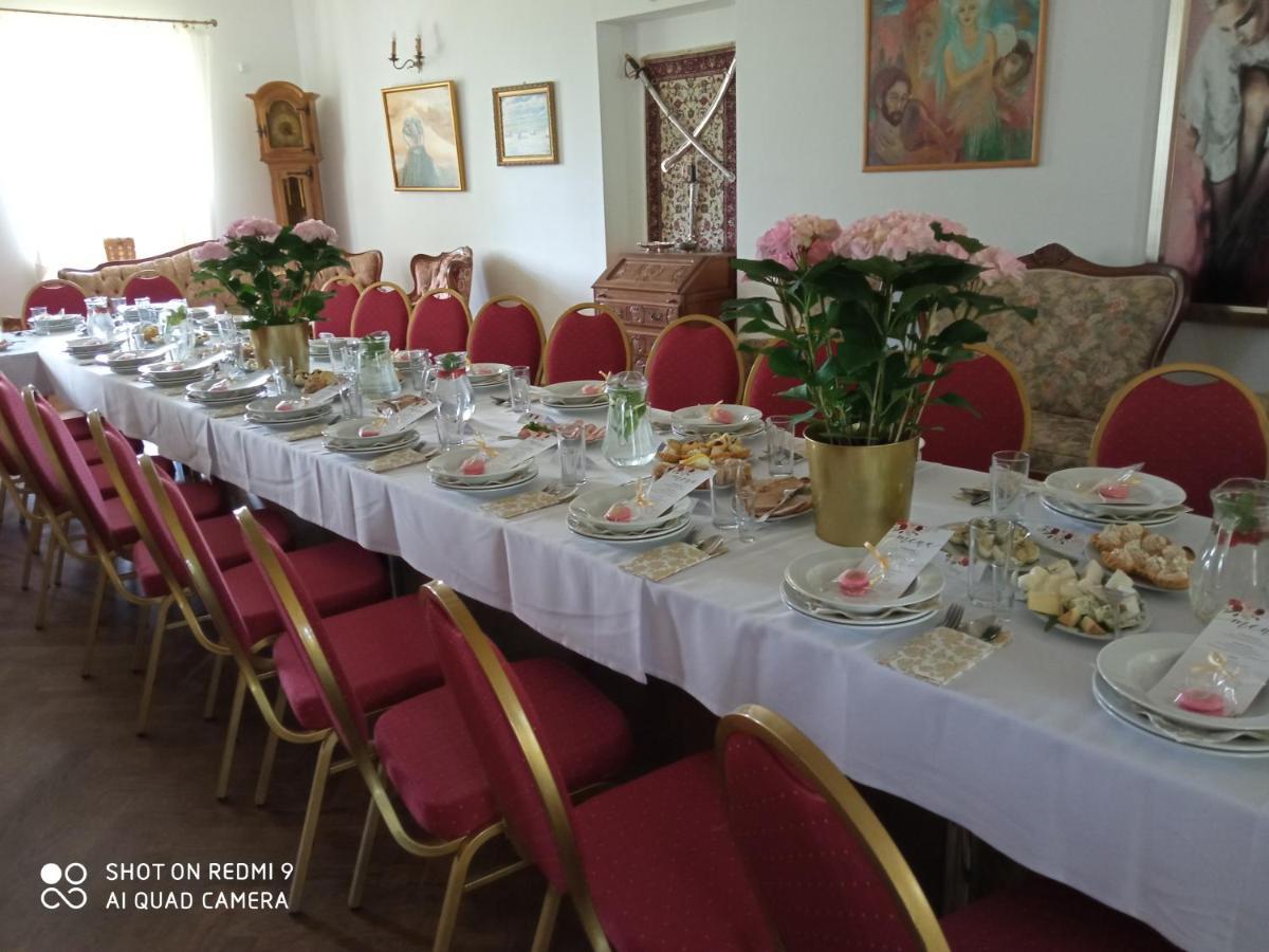 Bed and Breakfast Dwor Strzyzew Zelazowa Wola Esterno foto