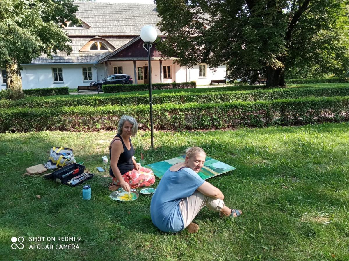 Bed and Breakfast Dwor Strzyzew Zelazowa Wola Esterno foto