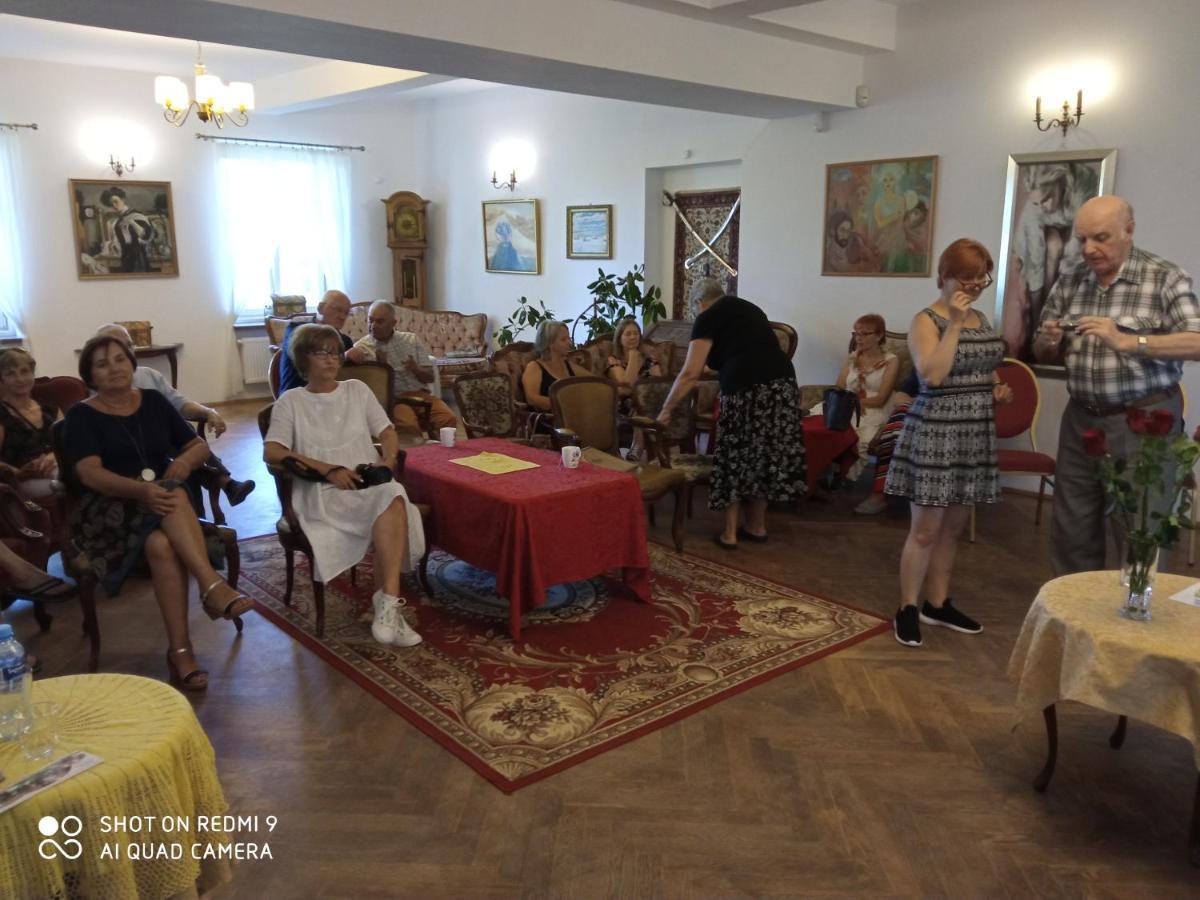 Bed and Breakfast Dwor Strzyzew Zelazowa Wola Esterno foto