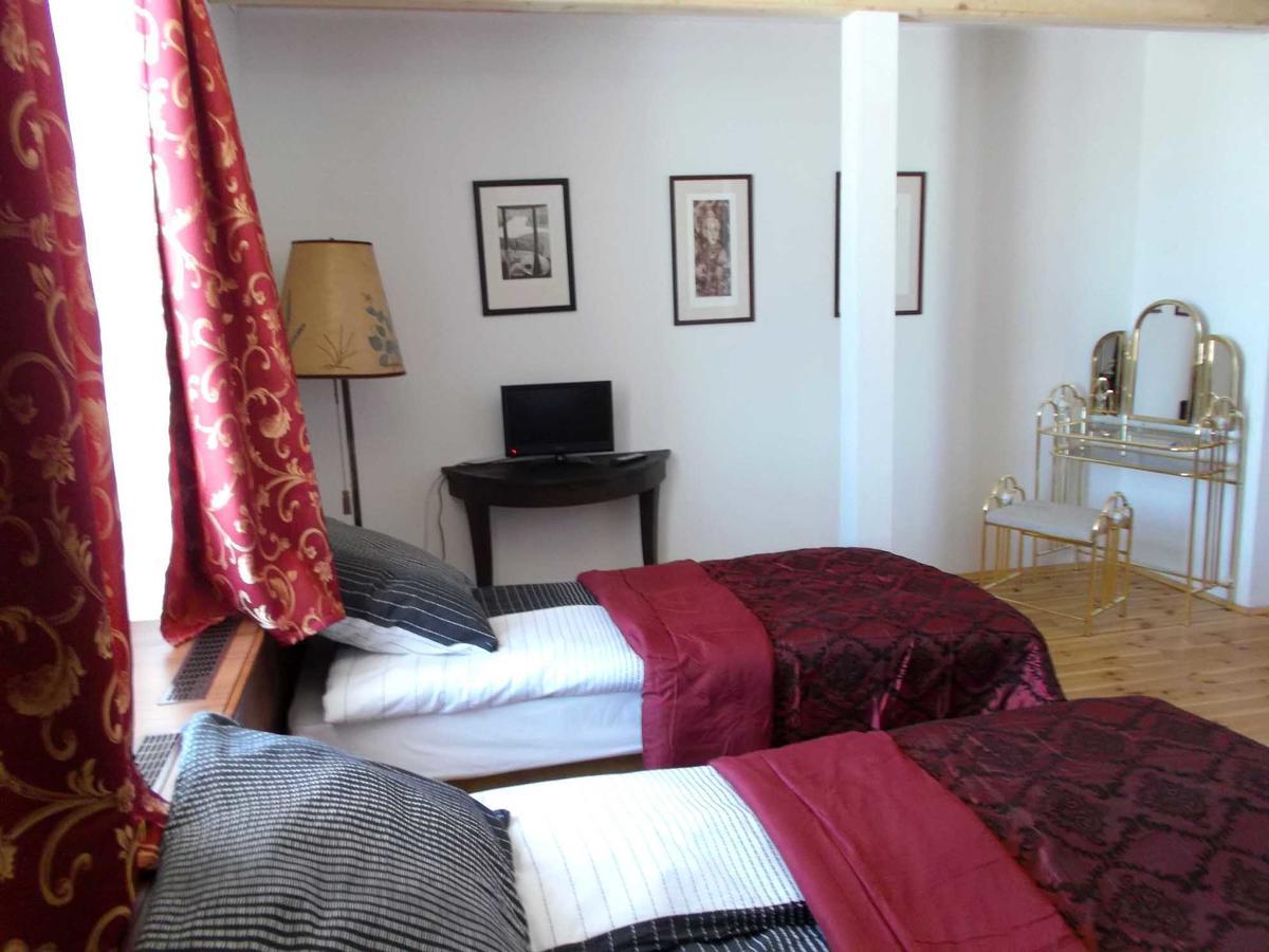 Bed and Breakfast Dwor Strzyzew Zelazowa Wola Esterno foto
