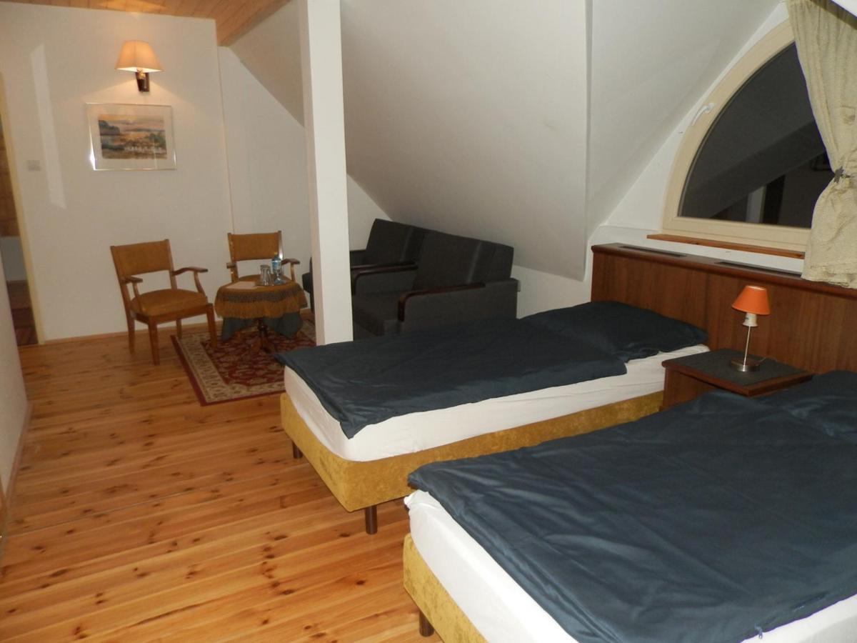 Bed and Breakfast Dwor Strzyzew Zelazowa Wola Esterno foto