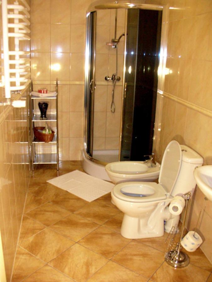 Bed and Breakfast Dwor Strzyzew Zelazowa Wola Esterno foto