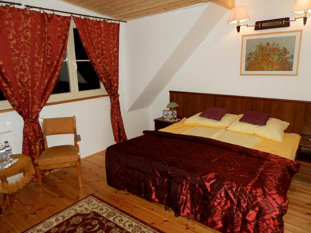 Bed and Breakfast Dwor Strzyzew Zelazowa Wola Esterno foto